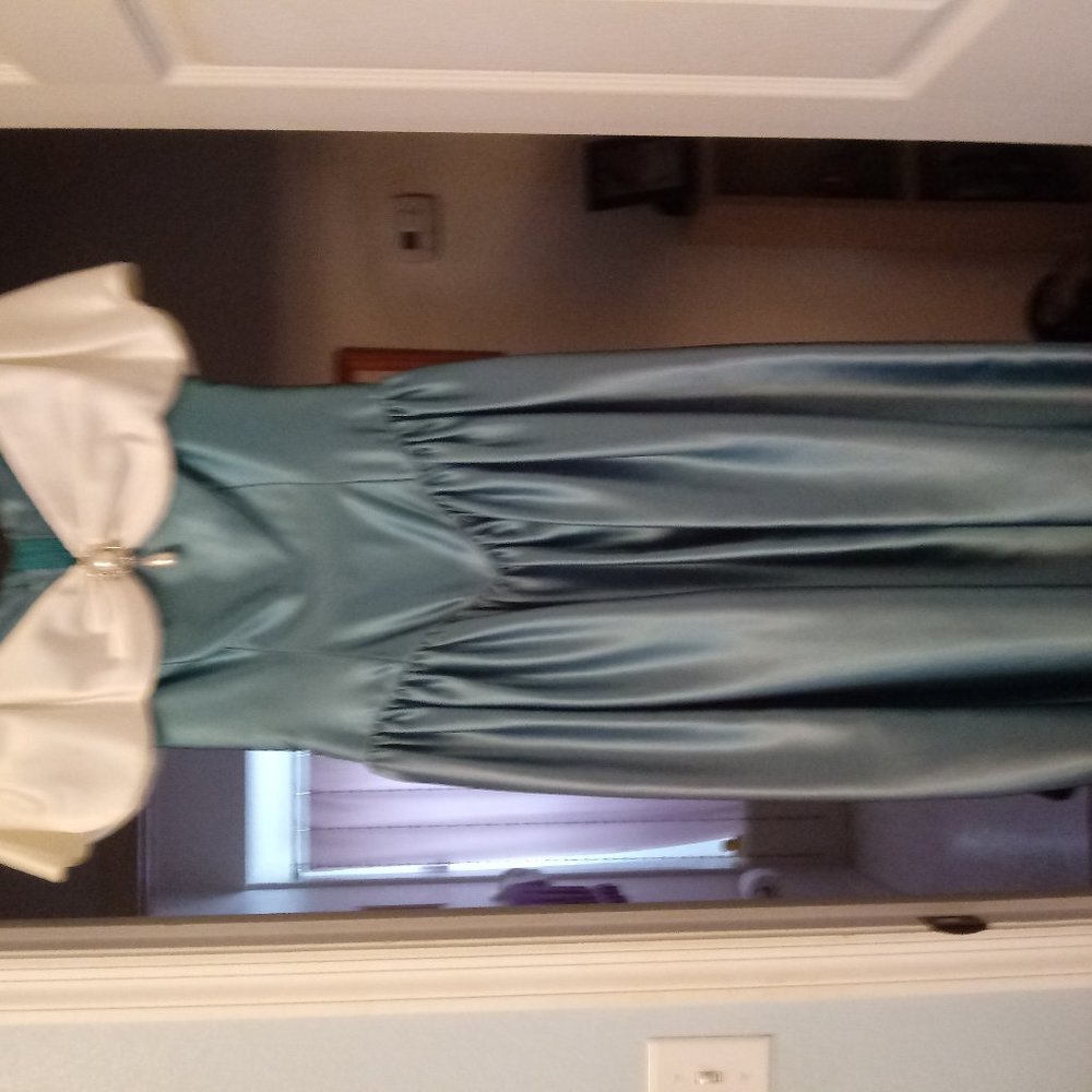 Teal bridesmaid dress with matching earrings